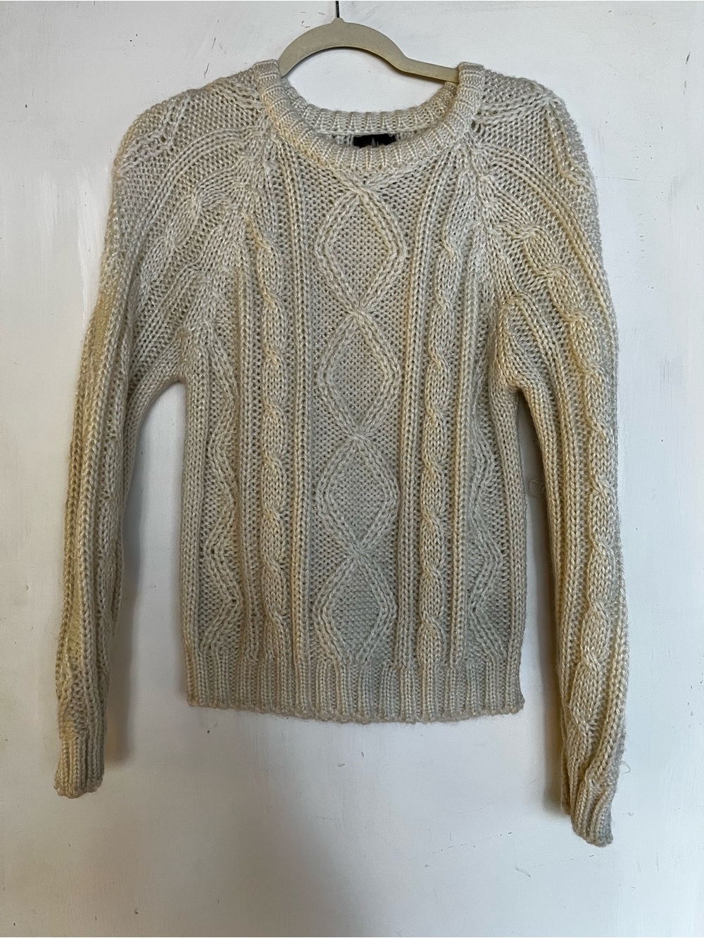 Fisherman preppy quiet luxury old money 
Cozy Cable Knit Sweater Cream size L